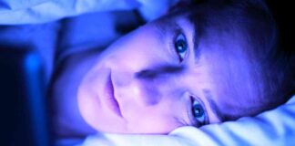 How Blue Light from Phone Affects Skin and Tips for Protection news-29072024-004602